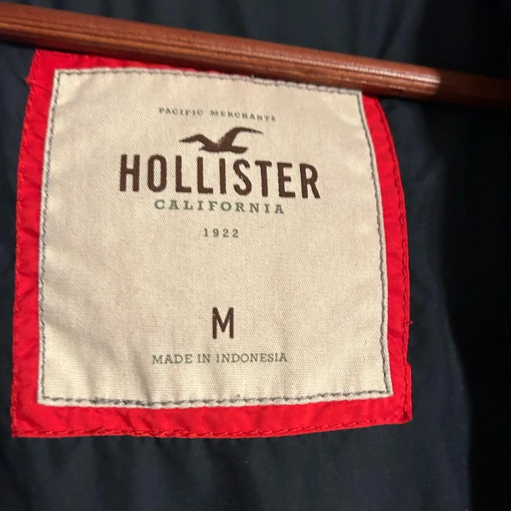 navy blue hollister puffer jacket - Picture 2 of 3